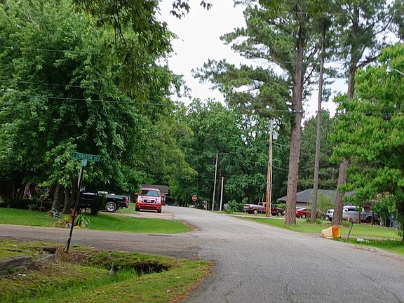 5th image of 204 Phillips Dr