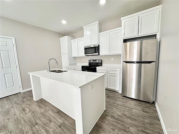 4th image of 3306 Wolf Creek Ave