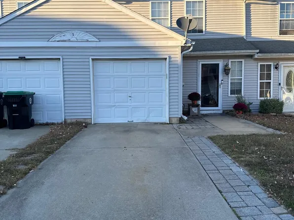 102 Highmeadows Dr, Sicklerville, NJ 08081