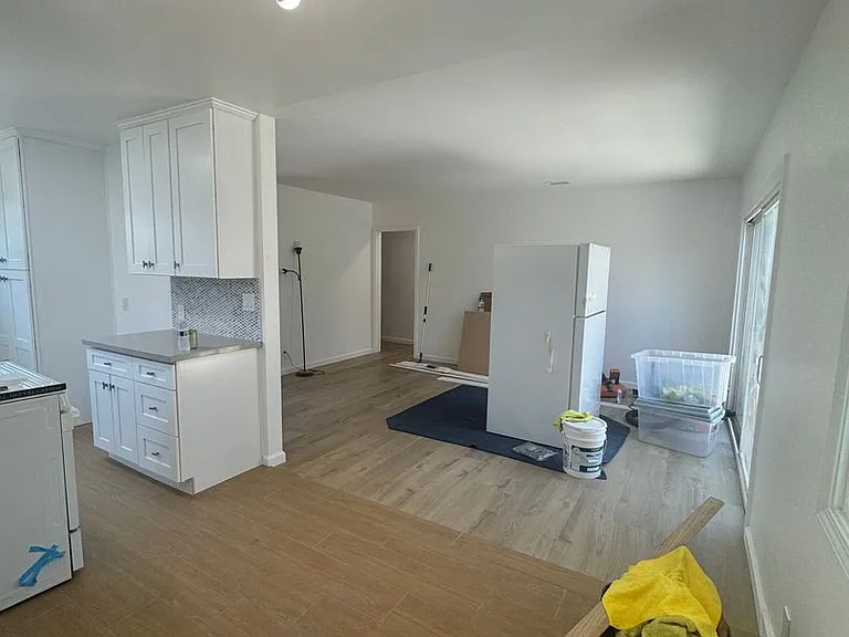 14937 Saticoy St — Photo 3