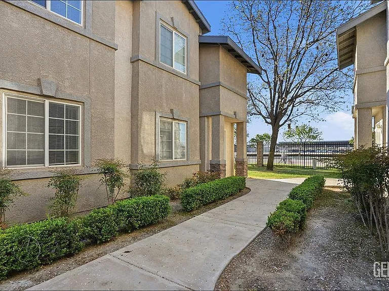 600 E Hosking Ave #10 — Photo 37