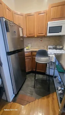 Rented by Chartwell Manhattan Realty | media 10