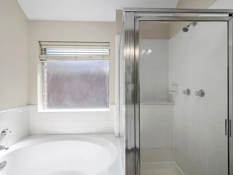 1631 Stonehaven Village Cir — Photo 7