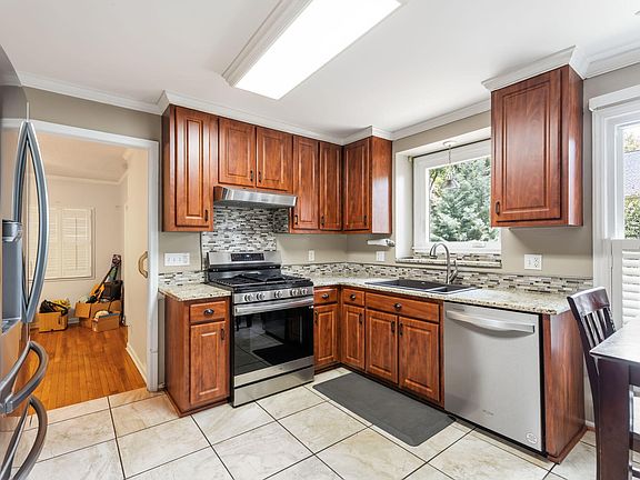 3rd image of 2409 Dunbrook Ct