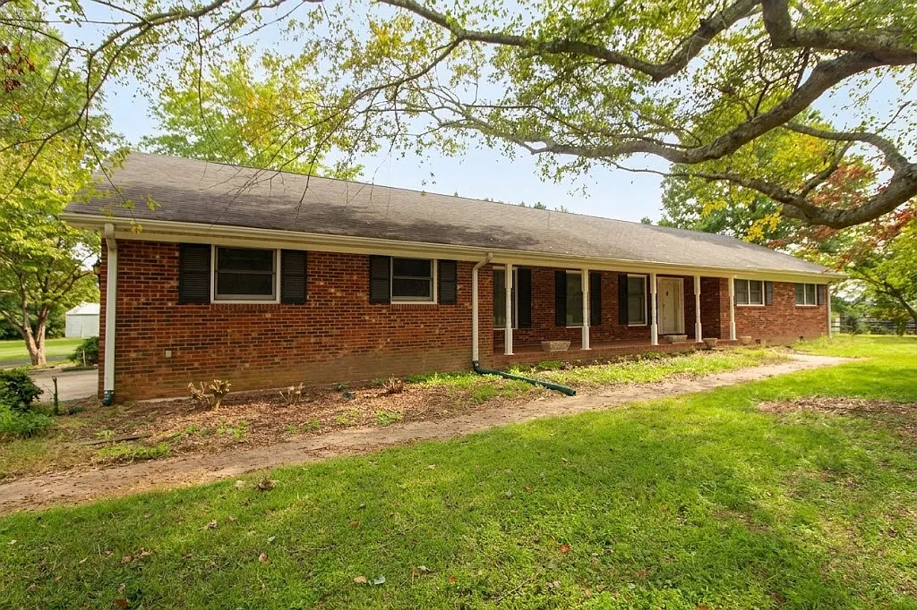 3 bed, 2.5 bath, 2209 sqft, $2,750 — Photo 1