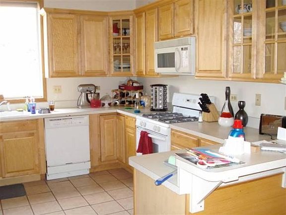 2nd image of 3125 N Paulina St APT 1R
