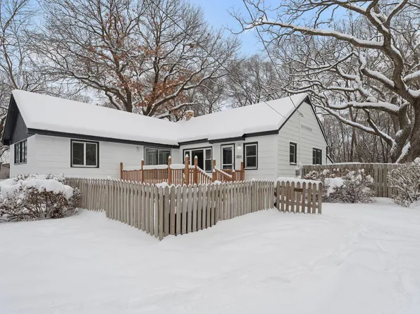 2825 Woodale Dr, Mounds View, MN 55112