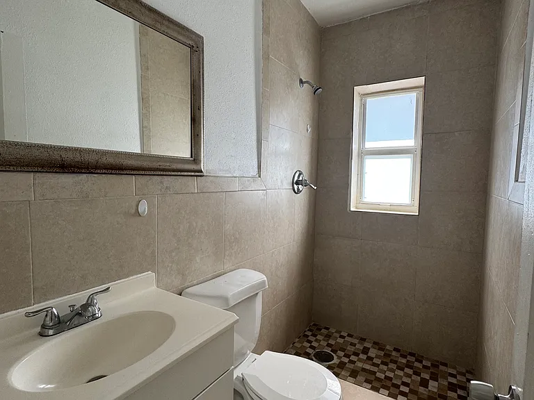 1556 SW 6th St #7 — Photo 4
