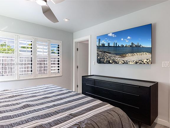 5th image of 6201 SW 36th St