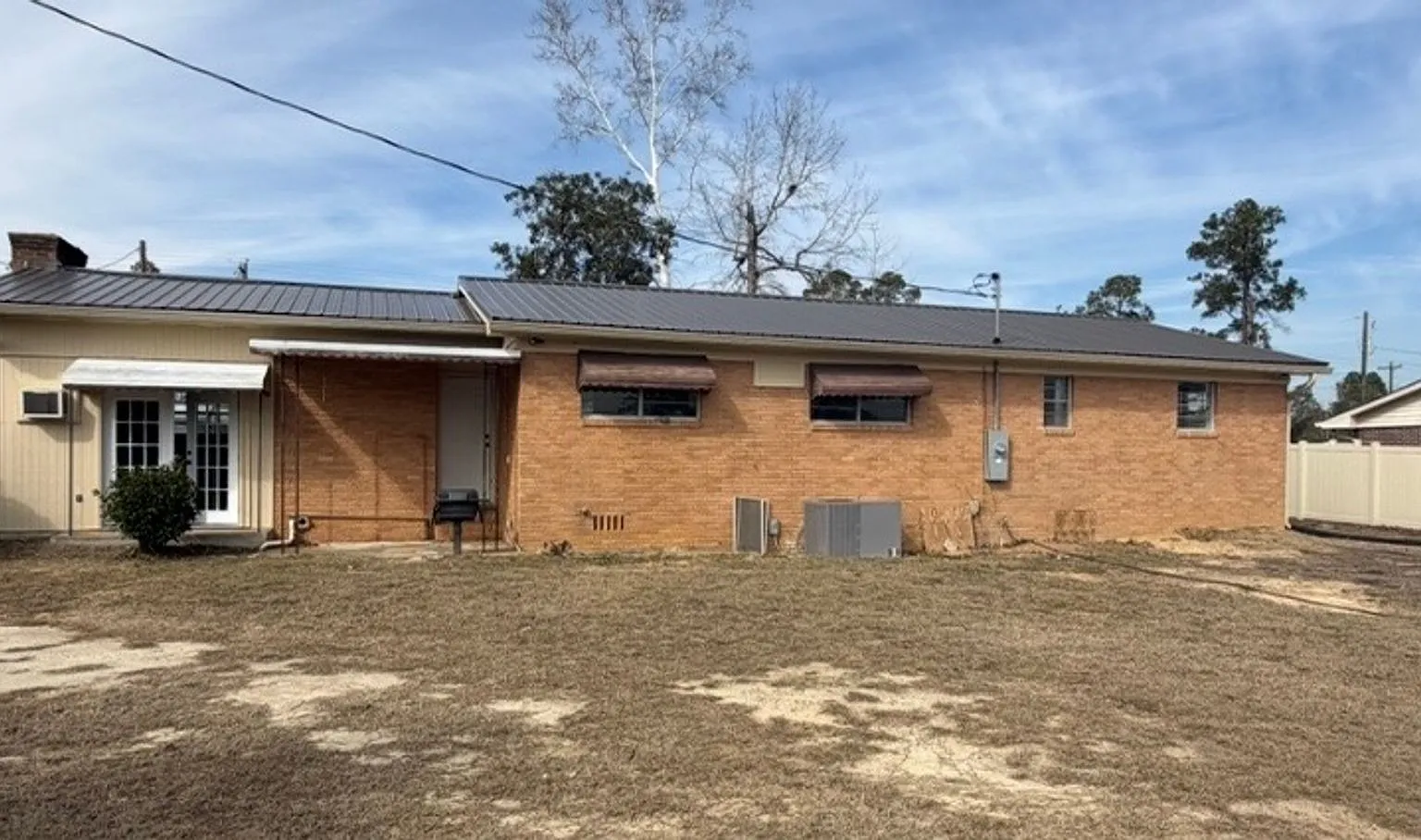 3 Bed 1.5 Bath Brick House With Bonus Room — Photo 4