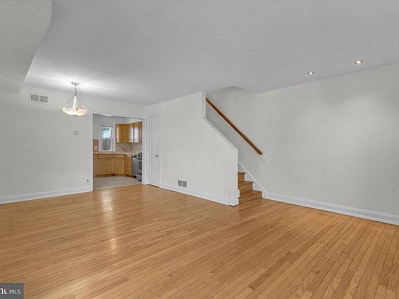 5th image of 1193 46th Pl SE