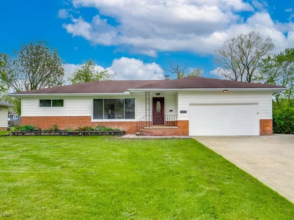 7905 Craigleigh Dr, Parma, OH 44129