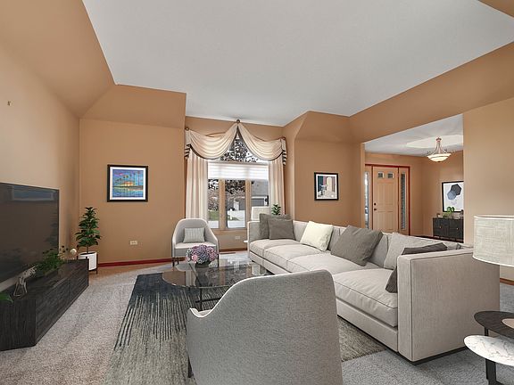 3rd image of 8411 Hollybrook Ln