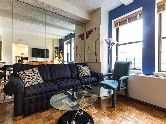 3rd image of 150 W 51st St APT 1526