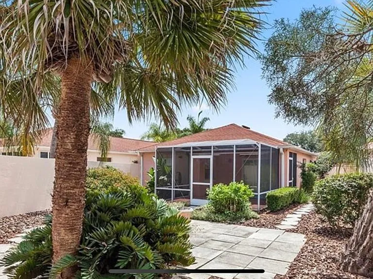 916 Mendoza Blvd — Photo 11