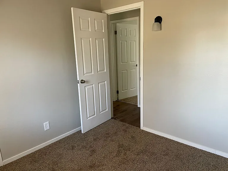 7504 Diane Ct — Photo 11