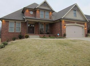 2813 Windsor Lakes Pkwy, Louisville, KY 40214