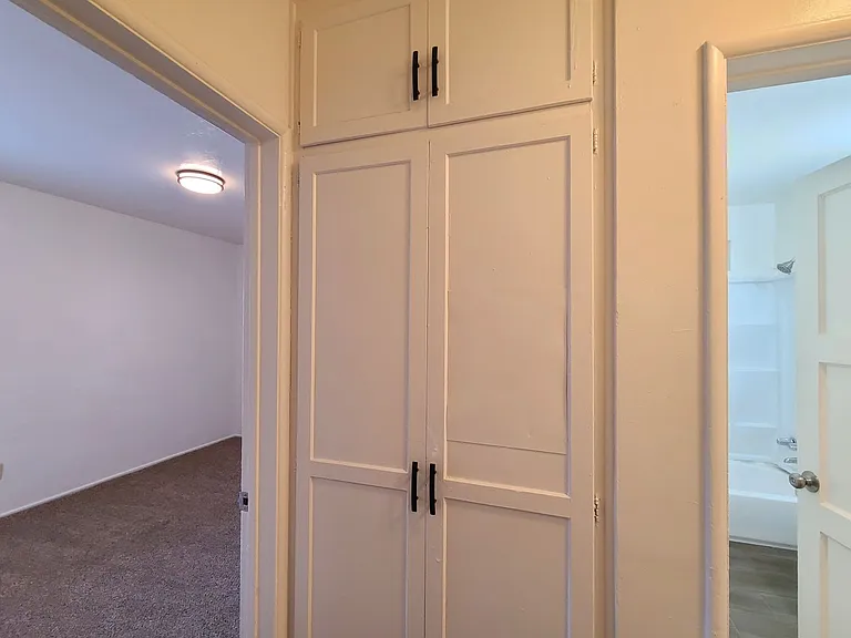 686 Courtland Dr — Photo 9
