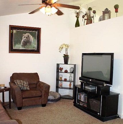 4th image of 2232 N Gladys Dr