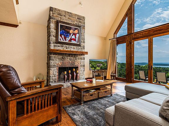 4th image of 188 Ballantrae Pl