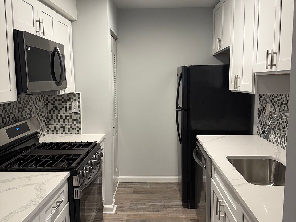 1st image of 10103 Northeast Ave APT 13