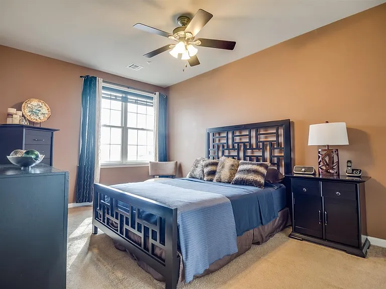 1209 Summit Ave #420 — Photo 8
