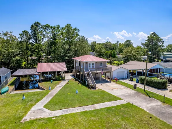 338 Lake Moultrie Dr, Bonneau, SC 29431