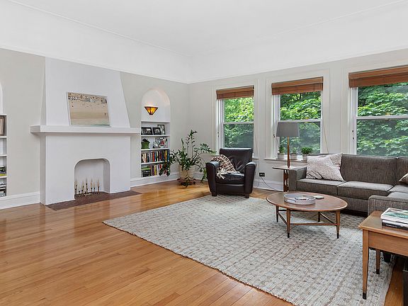 3rd image of 2332 W Farwell Ave