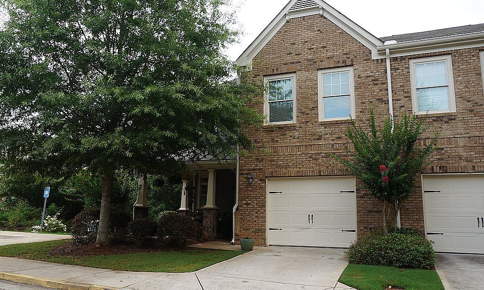 Front of Condo/Garage/Drivew