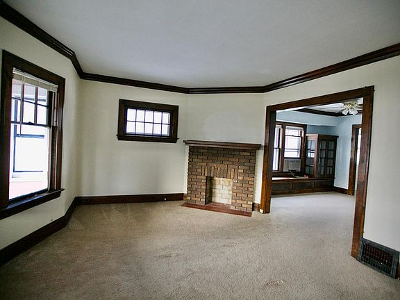 3rd image of 2-1271 Jackson Ave #2