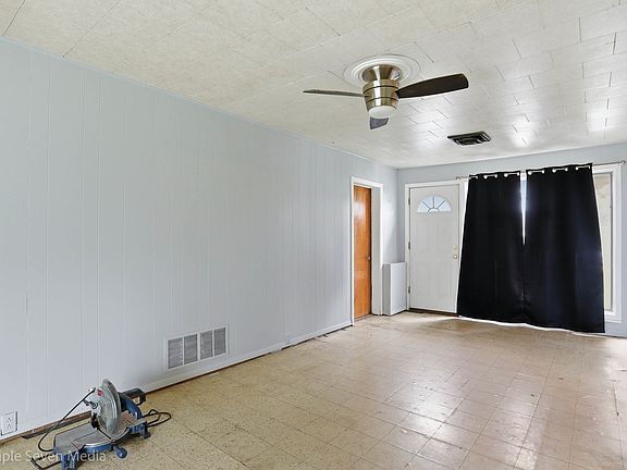 5th image of 1000 N Bluebonnet Ln