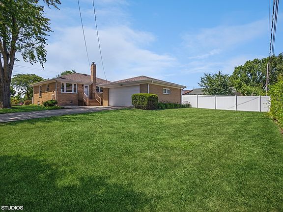 2nd image of 2095 Lee St