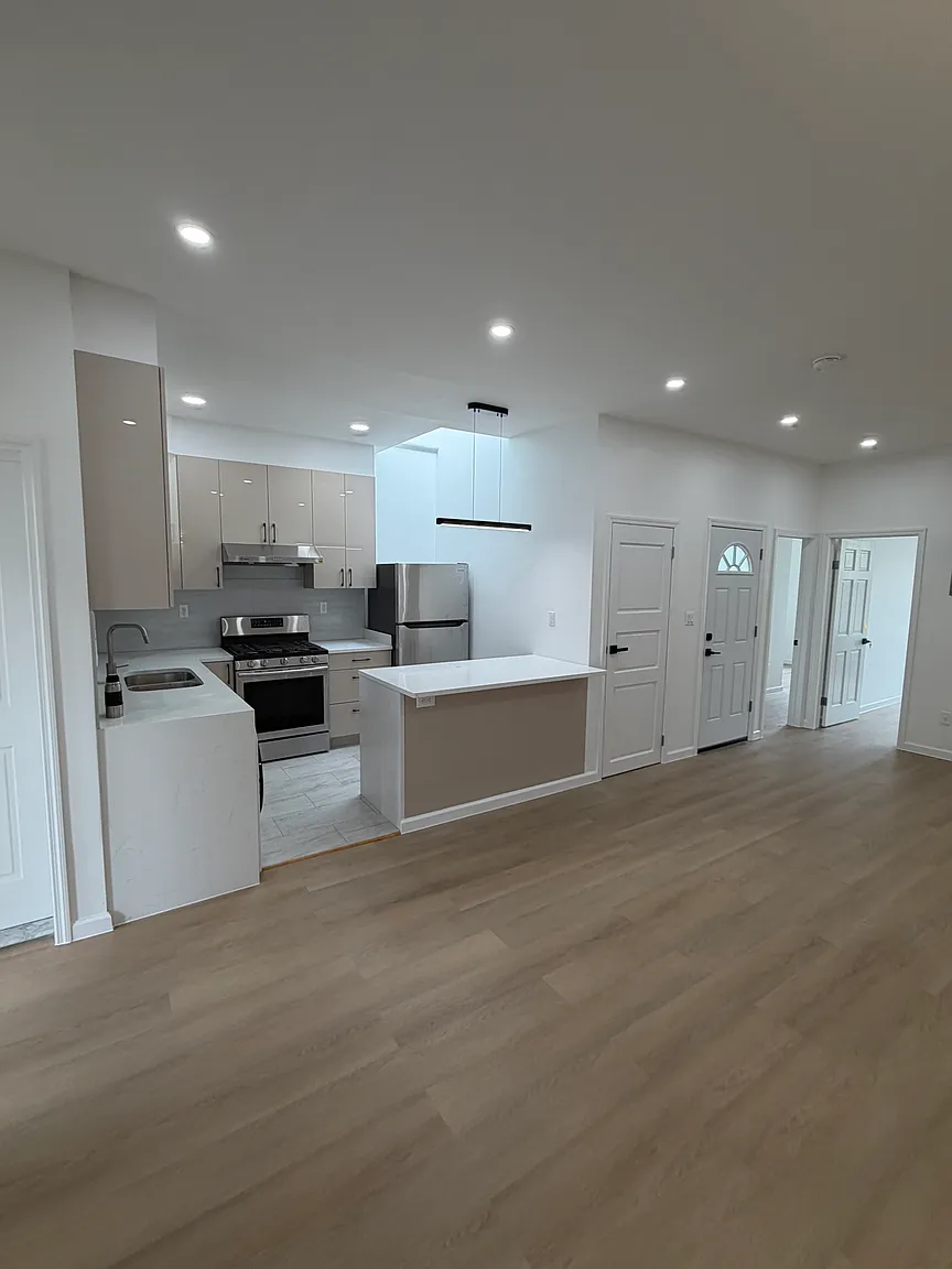 1414 35th St Floor 2 photo 1