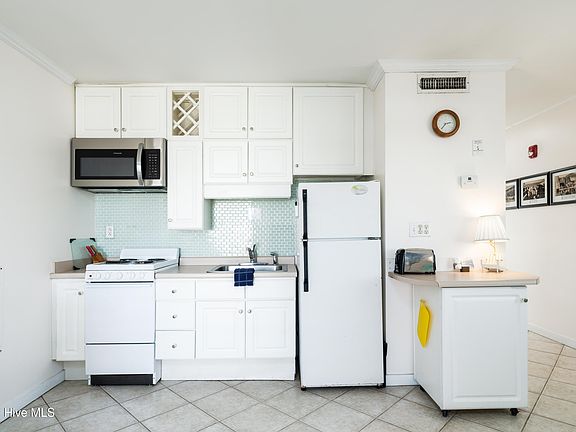 5th image of 15 Nathan Street Unit 307