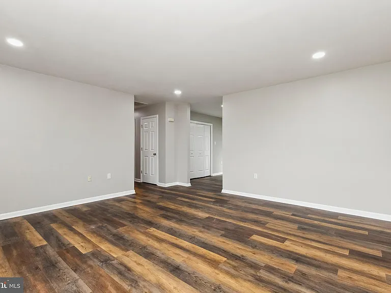 100 Heathrow Ln — Photo 6