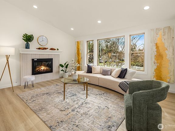 3rd image of 727 198th Place SE