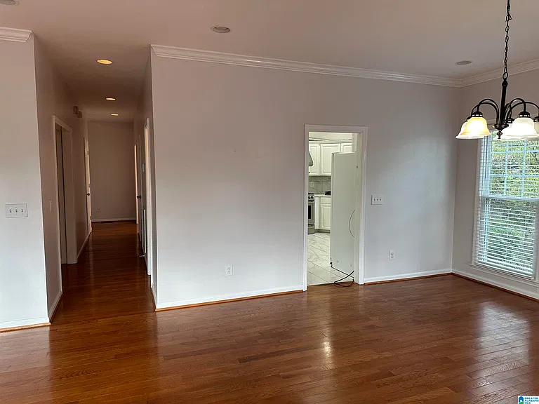 1715 Columbiana Ln — Photo 17