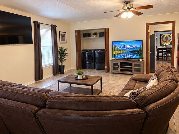 3rd image of 130 Saddleview Ln