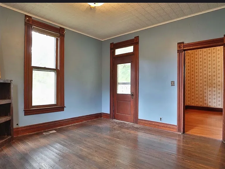 317 E Glenwood St — Photo 7