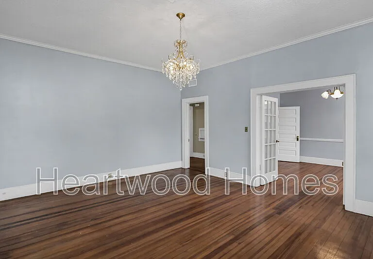 2417 Clark St #B — Photo 8