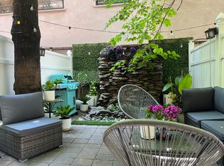 230 E 52nd St APT 1E, New York, NY 10022