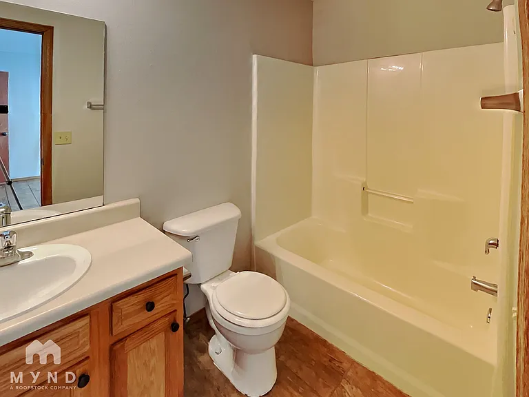 1130 S Clifton Ave — Photo 7
