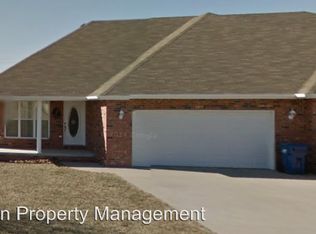 1311 Deadra Dr, Lebanon, MO 65536
