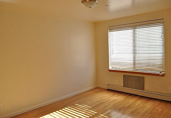 4th image of 158 E 100th St APT 4R