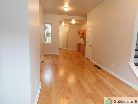 2nd image of 2717 W Oakdale St