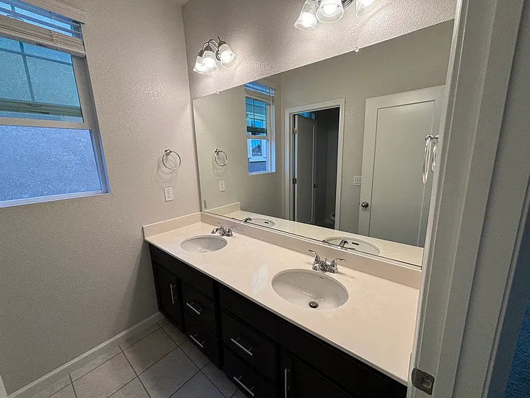679 W Crocker Ln — Photo 19