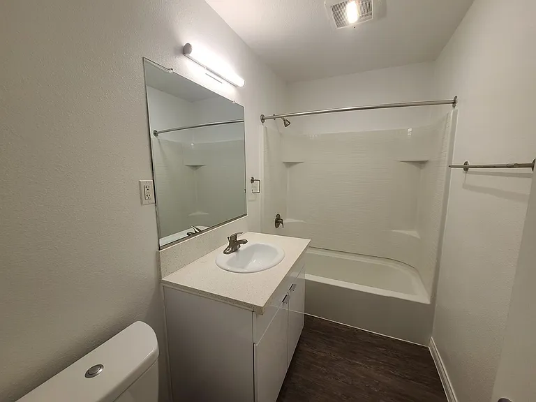 The Circle Apartments at Long Beach — Photo 76