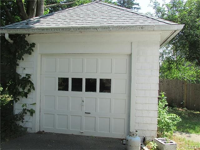 2nd image of 10 Rockridge Dr