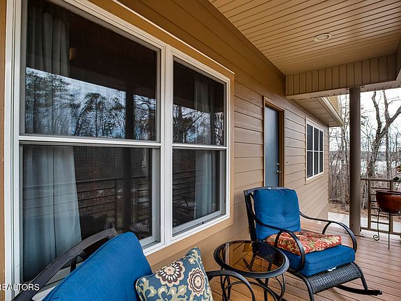 4th image of 225 Elizabeth Way