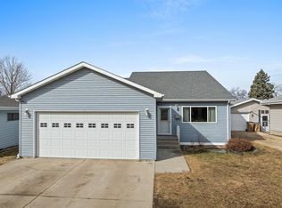 1624 1st St SE, Minot, ND 58701